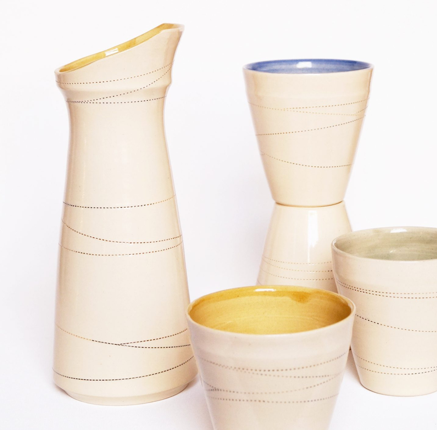 Karaffe und Becher Neolith angeschnitten Impression